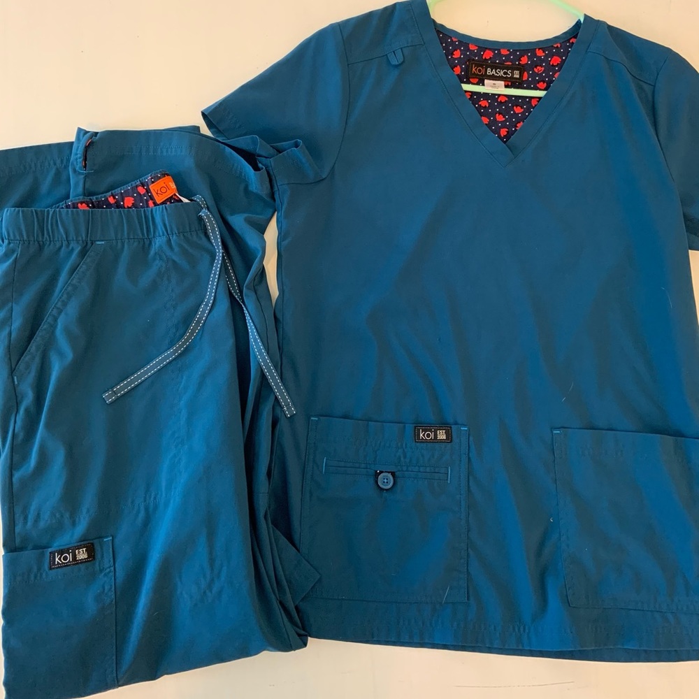 Koi Basics Scrub Set